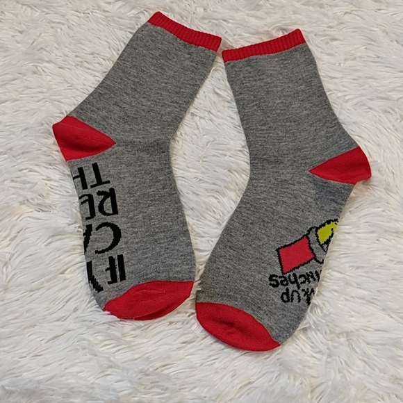 🆑️10/$10🆑️ 🆕 Drink Up Grinches Socks - Picture 3 of 3